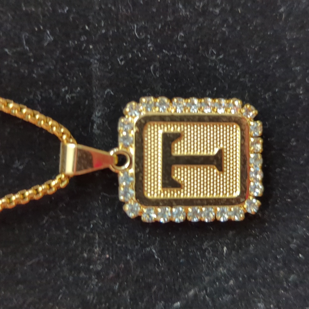NWOT (263) Gold toned Necklace with Initial "T" Pendant - costume jewelry